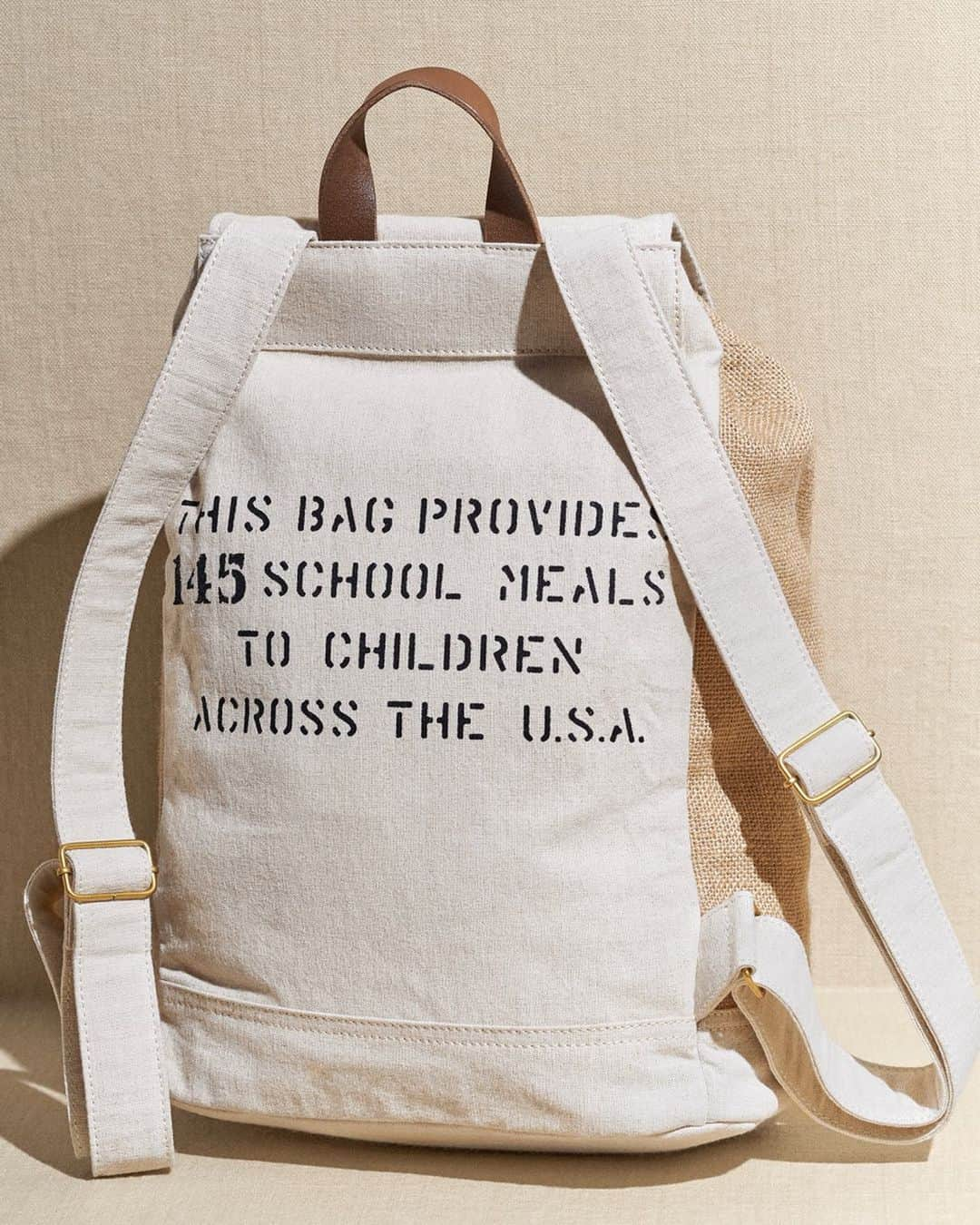 Polo Ralph Laurenさんのインスタグラム写真 - (Polo Ralph LaurenInstagram)「This backpack helps provide 145 meals to schoolchildren in the US.  Together, we can help children facing hunger. Introducing the #POLOxFEED capsule collection — designed to help provide free and nutritious meals for students across America.  Every purchase made from the collection — which includes a tote bag, backpack, pouch, and hat — helps donate a meal to a child in need. Ten percent of the purchase price of each item is donated to No Kid Hungry, whose average cost to provide school meals is 10 cents per meal. Learn more at nokidhungry.org.  Shop the #POLOxFEED capsule collection on RalphLauren.com and #ThePoloApp (US only).」7月28日 1時04分 - poloralphlauren