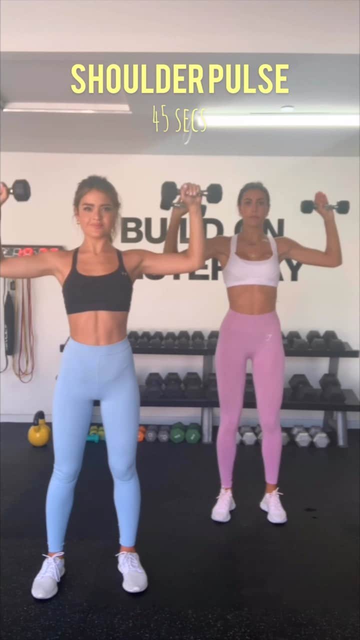 のインスタグラム：「My good friend and a bad ass trainer @SamiClarke and I decided to film a 25 mins Upper Body Workout for you guys!  Very minimal props needed. We just used 5lb dumbbells. The Tricep Dips and Shoulder Taps can be done on the floor!  45 secs ON- 15 secs REST.  Don’t forget to challenge yourself—if 5lbs isn’t enough for you then go higher!  Make sure to go follow @SamiClarke for fitness motivation and daily workout tips!」