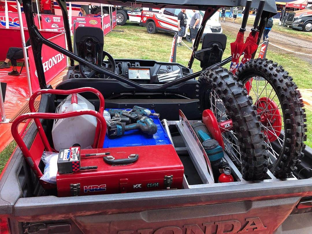 Honda Powersports USさんのインスタグラム写真 - (Honda Powersports USInstagram)「Our Team Honda HRC Pioneer is custom equipped to carry extra wheels, parts and tools just in case it’s needed throughout the race. You can find it parked in the mechanics area with a crew that’s ready to go at a moment’s notice! #Honda #RideRed #ThisIsMoto #ProMotocross」7月28日 1時10分 - honda_powersports_us