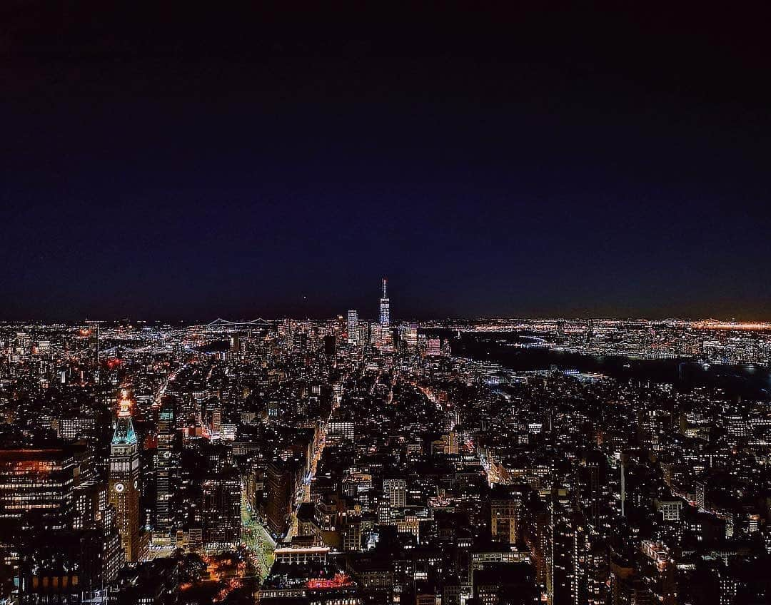 Empire State Buildingさんのインスタグラム写真 - (Empire State BuildingInstagram)「What’s better than stunning city views on a summer night? ✨ . Following them up with drinks and dinner down below! Add dinner at STATE to your evening visit—link in bio. 🥂 . 📷: @locusa.l #EmpireStateBuilding」7月28日 1時18分 - empirestatebldg