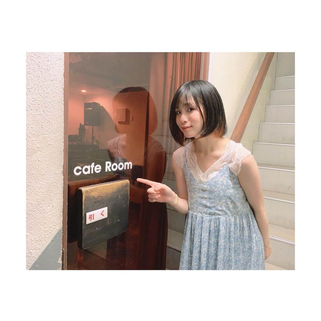 神田莉緒香さんのインスタグラム写真 - (神田莉緒香Instagram)「--- 大阪cafe ROOMにて 『これからのはなし -幸せ色-』 . やっぱりあれもこれもと決めきれなくて、 今日の中にあなたの『幸せ色』は 見つけてもらえたでしょうか？ またこれからのはなしをしに歌いに来ます。 そのときも一緒に笑おうね◎ . 涙色、幸せ色と2公演とも ずいぶん懐かしい曲も歌いました。 重ねてきた思い出が蘇ってきて なんだか不思議な気持ちになったよ。 過ぎた時間関係なく、 自分が選んできた言葉と向き合いながら また新しく選ぶ日々です。 . #大阪 #kandari #神田莉緒香」7月28日 1時19分 - riokanda_ri