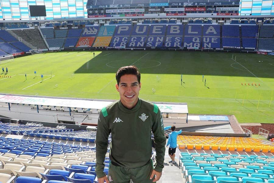 レアル・ベティスさんのインスタグラム写真 - (レアル・ベティスInstagram)「¡Contando las horas, @clubpuebla! ⌛⚽😊 #BetisOnTheRoad #LaLigaWorld」7月28日 1時20分 - realbetisbalompie