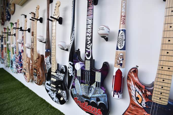 Fender Guitarさんのインスタグラム写真 - (Fender GuitarInstagram)「Have you explored the 31 Fender Stratocaster and Louisville Slugger bat pairs designed by local artists from each MLB city? They are available on a live auction through Monday with proceeds benefiting Louisville Sluggers and Fender charities. Visit the link in bio for more. #Straturday #PlayLoud」7月28日 1時23分 - fender