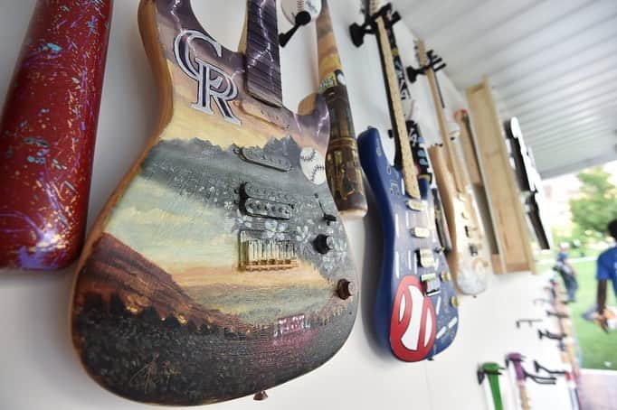 Fender Guitarさんのインスタグラム写真 - (Fender GuitarInstagram)「Have you explored the 31 Fender Stratocaster and Louisville Slugger bat pairs designed by local artists from each MLB city? They are available on a live auction through Monday with proceeds benefiting Louisville Sluggers and Fender charities. Visit the link in bio for more. #Straturday #PlayLoud」7月28日 1時23分 - fender