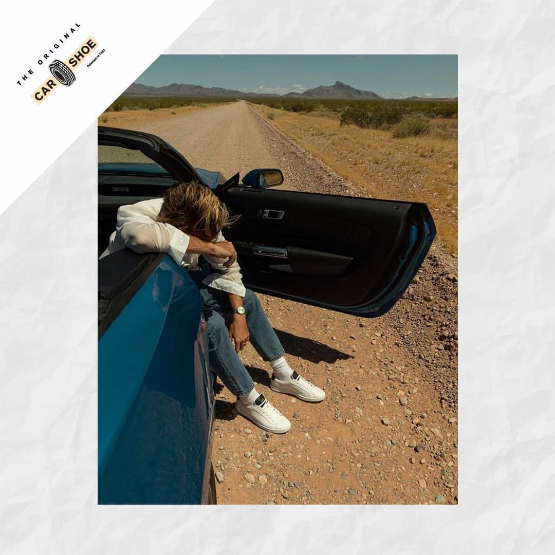 カーシューさんのインスタグラム写真 - (カーシューInstagram)「Road trip ready. @chrisburtallan wears 'The Smooth' #sneakers in white soft leather upper. Finished with golden logo and heritage details. #CarShoeCrew #CarShoe」7月28日 1時42分 - carshoe