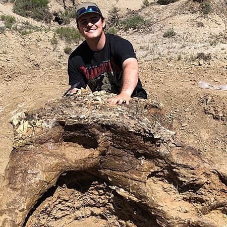 NBC Newsさんのインスタグラム写真 - (NBC NewsInstagram)「A college student who has been a fan of dinosaurs since he was a child was part of a team of excavators who recently dug up the partial skull of a 65-million-year-old triceratops buried at a North Dakota dig site. Read more at the link in our bio. . 📷 @ucmerced」7月28日 1時49分 - nbcnews