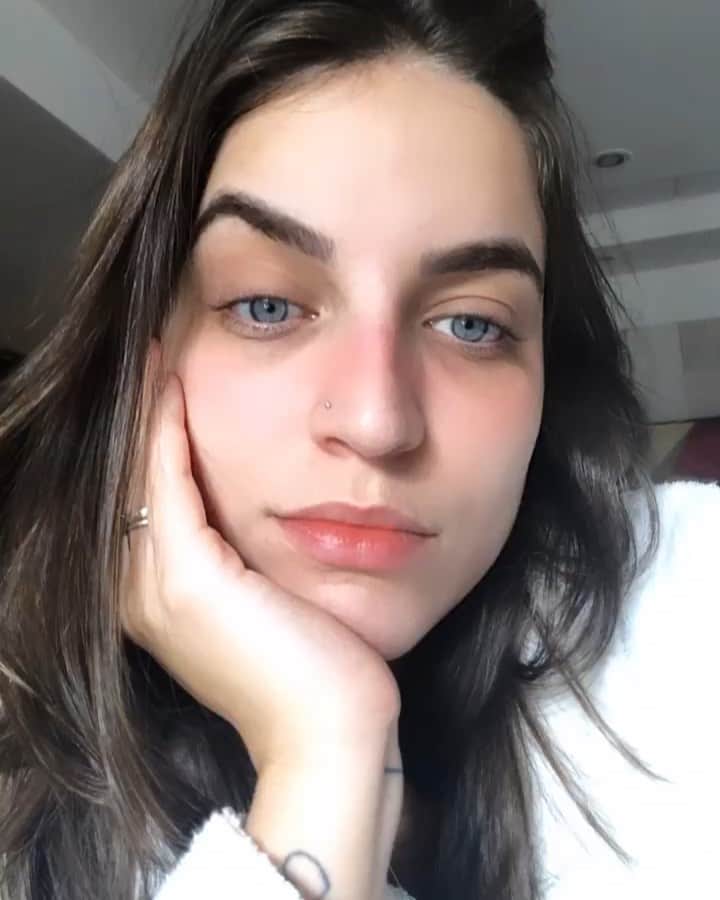 Bruna Unzuetaのインスタグラム：「🦊」
