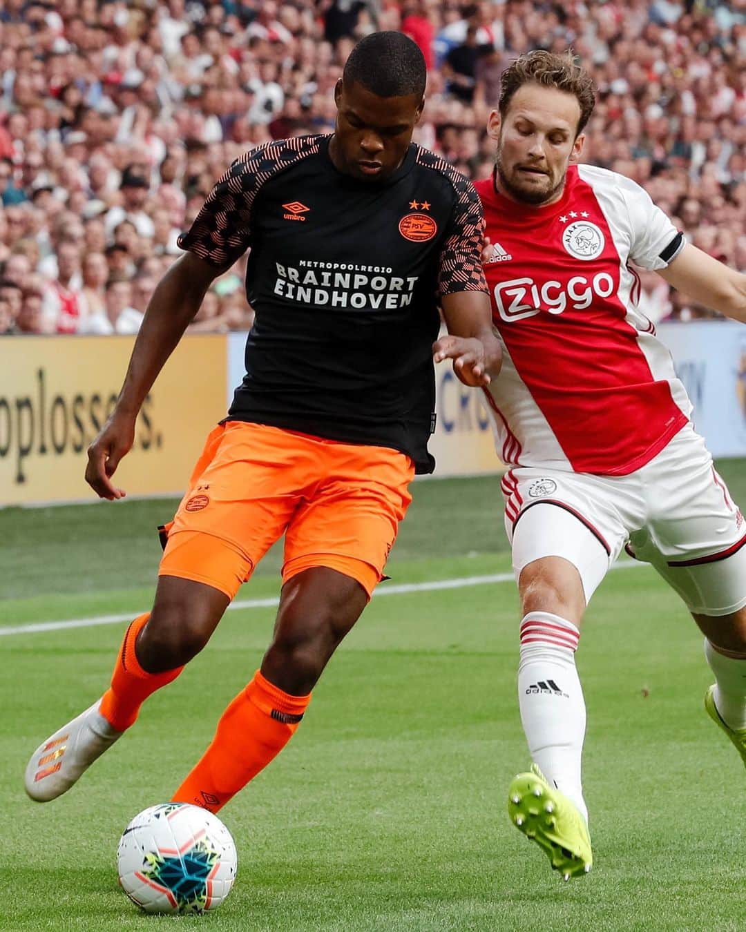 PSVアイントホーフェンさんのインスタグラム写真 - (PSVアイントホーフェンInstagram)「Come on PSV 👏🏻 Keep fighting boys!  HT - #AJAPSV 1-0」7月28日 1時50分 - psv