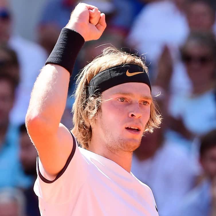 ATP World Tourさんのインスタグラム写真 - (ATP World TourInstagram)「How about this tennis from @andreyrublev! After defeating Thiem, he takes out Carreno Busta 4-6, 7-5, 6-1 to make the @hamburgopen final 💪」7月28日 1時59分 - atptour