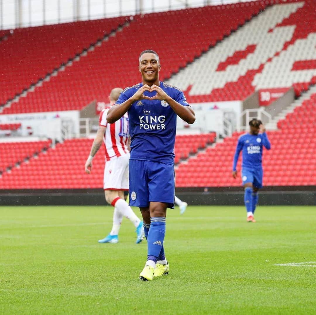 ユーリ・ティーレマンスさんのインスタグラム写真 - (ユーリ・ティーレマンスInstagram)「Another good win today 👏🏽 Last friendly of preseason next week at the KP, can’t wait !! 💪🏽🦊😁」7月28日 2時01分 - youritielemans