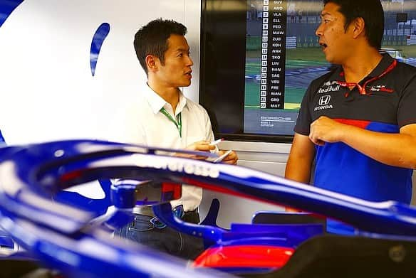 山本尚貴さんのインスタグラム写真 - (山本尚貴Instagram)「ご存知の方も多いと思いますが今週はF1ドイツGPに来ています🇩🇪 週の頭にイギリスに飛びHRD MKとRedBullのファクトリーを訪問しRedBullの持つF1シミュレータにも乗車して来ました。 まずは貴重な経験をさせて下さった関係者の皆さんに深く感謝致します。 今後どのような展開が待っているのか、僕もドキドキしていますし応援して下さっている皆さんも同じかと思います。 いずれにせよ、どのような結果が訪れたとしてもこれまでの努力は決して将来の自分にとって何一つ無駄にはならないはずです。 まずは“チャンス”を掴み取れるように僕個人としても最大限の努力と準備をしたいと思います！ それにしても…F1は奥が深い！😂 そしてF1ドライバーの凄さも改めて肌で感じました。  I'm here in Hockenheim for Formula 1 grand prix. I went to UK beginning of this week. At the time, I visited HRD MK and RedBull TECHNOLOGY for the F1 simulator. It was such a interesting on that!! Thank you Honda and Redbull for giving me a great opportunity. Will see what's gona happen for the future👍 . . . #夢」7月28日 7時39分 - naokiyamamoto70