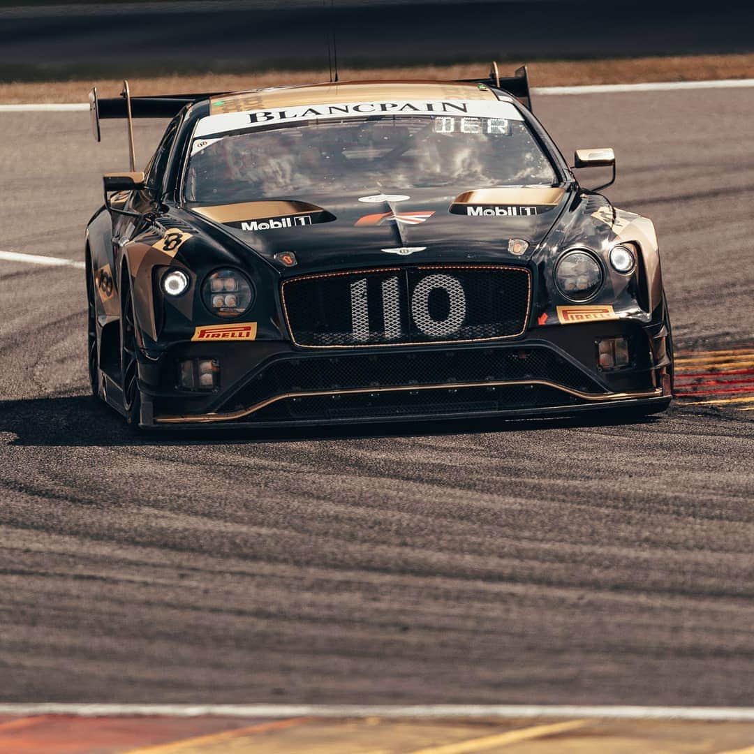 のインスタグラム：「The special #Bentley100Years livery on the #ContinentalGT3 at @total24hoursofspa. Drive this #ContinentalGT3 livery in @Gameloft's @AsphaltGames #Asphalt8Airborne. Follow @BentleyRacingOfficial for #Spa24H updates. Learn more through link in bio.」