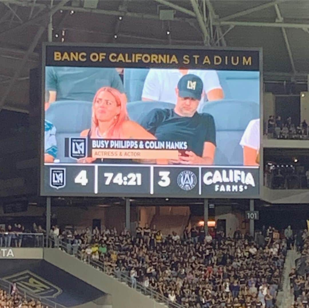 ビジー・フィリップスさんのインスタグラム写真 - (ビジー・フィリップスInstagram)「My friend @colinhanks and I were on the jumbotron at last night's @lafc game. I was in the middle of eating sour patch kids and he was on his phone. CLASSIC. Big thanks to Colin's friend who was in the stadium and captured the moment I realized what was happening(swipe). ALSO! I am VERY impressed that @lafc spelled my NAME CORRECTLY since I've had actual jobs and ACTUAL FRIENDS who have misspelled my last name. AND I ALSO APPRECIATE that they identified me as ACTRESS because I guess NEW YORK TIMES BEST SELLING AUTHOR wouldn't have fit. Anyway! I can't wait to go to more sports games! I might actually be a sports bitch after all!!」7月28日 2時20分 - busyphilipps