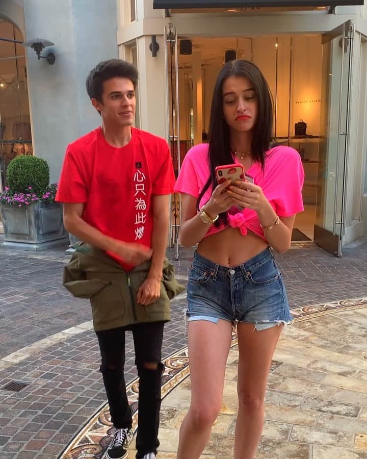 Brent Riveraのインスタグラム：「When you see someone cute in public..😳 @leaelui TAG A FRIEND😂」