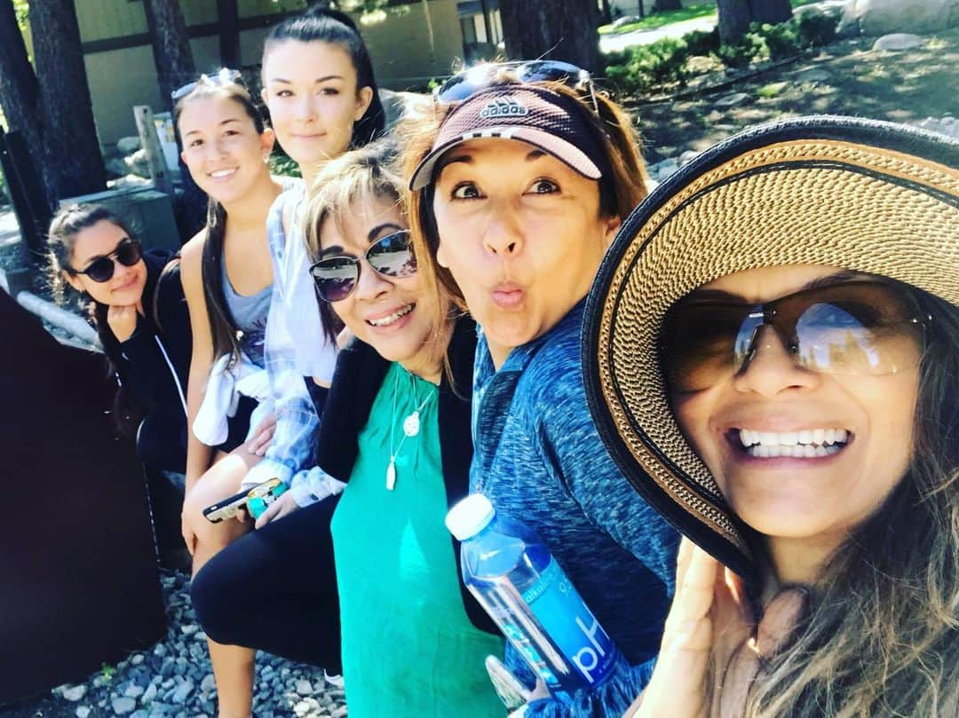 ニア・ピープルズさんのインスタグラム写真 - (ニア・ピープルズInstagram)「The Peeples girls take #mammoth by storm. #family #girlsdayout #sisters #love #joy #gratitude」7月28日 2時38分 - niapeeples