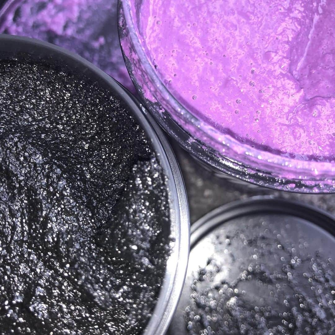 LUSH Cosmeticsさんのインスタグラム写真 - (LUSH CosmeticsInstagram)「If you're a fan of the charcoal in Scrub Scrub Scrub, leave a 🖤 down below. If you're more into Magic Crystals' minty goodness, leave a 💜. No matter your preference, you'll get soft, exfoliated skin. 📸: @ultraviolet.lightbeam⁠ *⁠ *⁠ *⁠ *⁠ *⁠ #vegan #skincare #plantbased #greenbeauty #vegansofig #veganbeauty #crueltyfreebeauty #cleanbeauty #veganlife #instabeauty #green #crueltyfree #lushlife #texture」7月28日 3時00分 - lushcosmetics