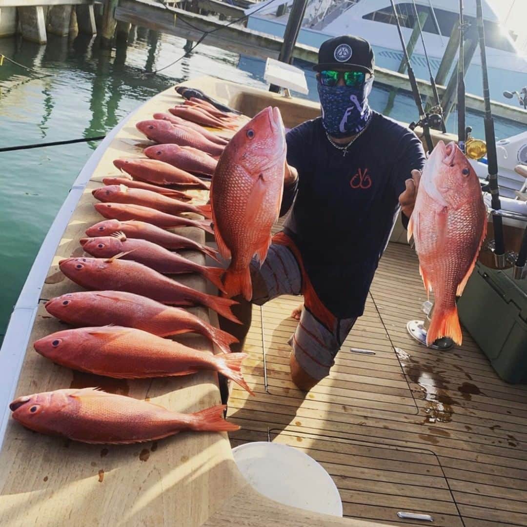 Filthy Anglers™さんのインスタグラム写真 - (Filthy Anglers™Instagram)「Salty Saturday and some red snapper is on the menu. Our buddy @ole3boatmart hit the local waters with his buddies last week and they found some good ones. I’ve mentioned this before, I don’t eat fish/seafood (odd I know) but we want to know what’s your favorite fish to eat, from water direct to plate? Red snapper is up there as a favorite for many I believe. Congrats @ole3boatmart you are Certified Filthy. www.filthyanglers.com  #fishing #catchandrelease #getoutside #anglerapproved #outdoors #teamfilthy #bigfish #redsnapper #offshorefishing #saltwaterfishing #floridafishing」7月28日 3時01分 - filthyanglers