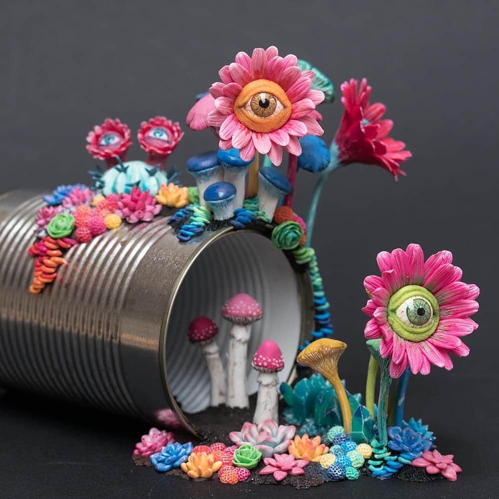 のインスタグラム：「French mixed-media artist Stéphanie Kilgast (@petitplat) fights waste her own way. Inspired by the complexities of the natural world, Stéphanie transforms discarded man-made items into vibrant, detailed sculptures. 🖌⁣ ⁣ Dive into her colorful studio 🎨 on today’s episode of #HiddenGems 💎✨.⁣ ⁣ Photo by @petitplat」