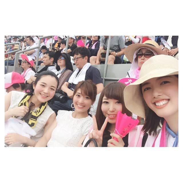 川口智美のインスタグラム：「我が母校 #日大藤沢 がなんと23年ぶりの決勝進出⚾️✨ 居ても立っても居られなくなって #ダンス部 OGで #横浜スタジアム まで応援しに行ってきました📣  #桐光学園 を7-5で敗って、 明日の決勝は あの #東海大相模 と 対戦ですよ！信じられない。  攻撃も守備も素晴らしくて 最高にかっこよかった。  決勝も全力で応援するから チームスローガンのように 「気迫で押し勝って」ほしい！！！   #高校野球 #神奈川球児 #野球応援 #大会本部から応援賞を頂いた当時が懐かしい #ミッキー #魔曲 #校歌 #チア服 の文字がローマ字になっていた #羨ましいw #応援曲も増えていた #あまちゃん #夏祭り の曲が始まった瞬間に戸惑うOG #ハマスタ #みかん氷 #先生方にも会えました」