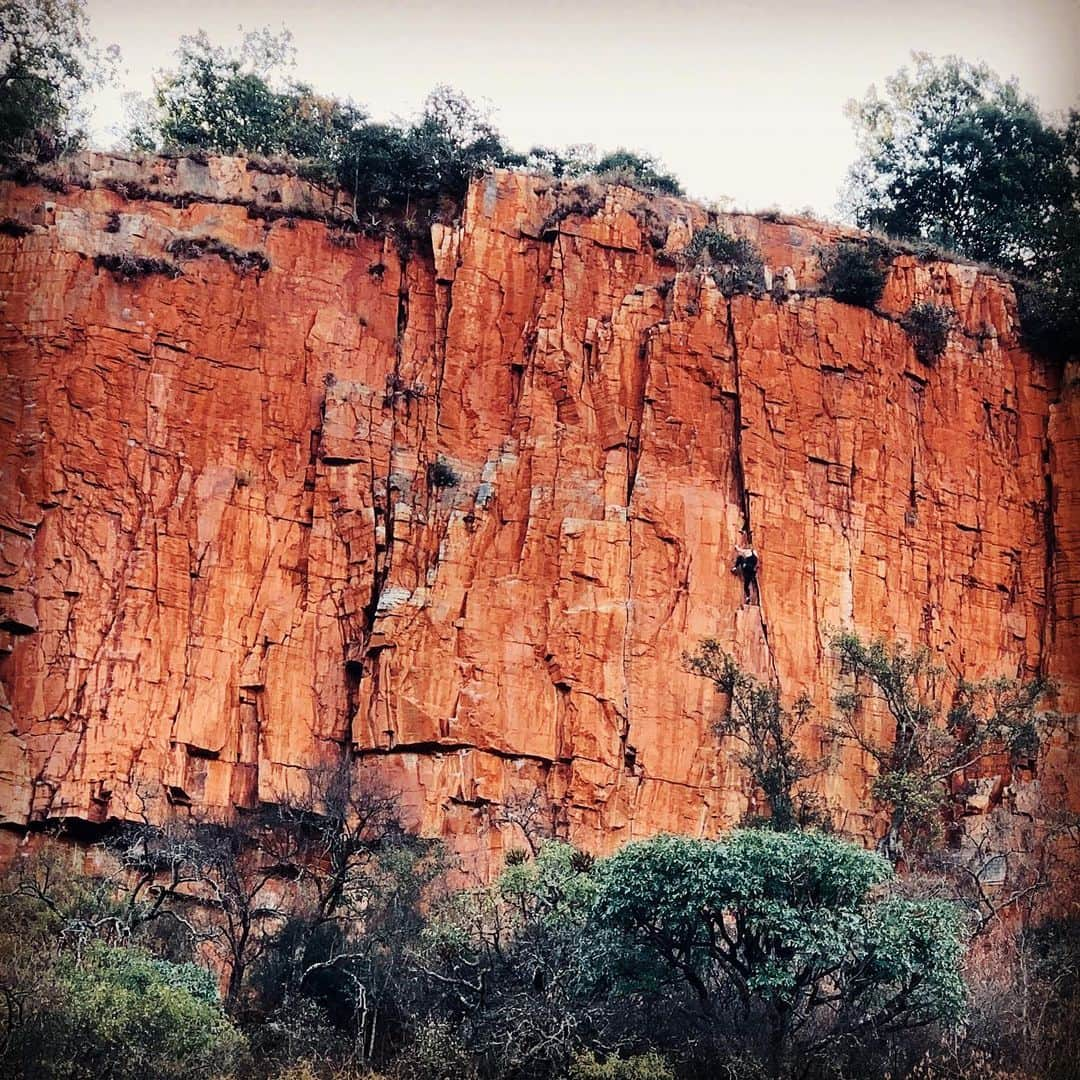 バーバラ・ザンガールさんのインスタグラム写真 - (バーバラ・ザンガールInstagram)「My little sister on her first ever climbing trip! She is trying hard as always!! #annaonfire #watervalboven」7月28日 4時05分 - babsizangerl