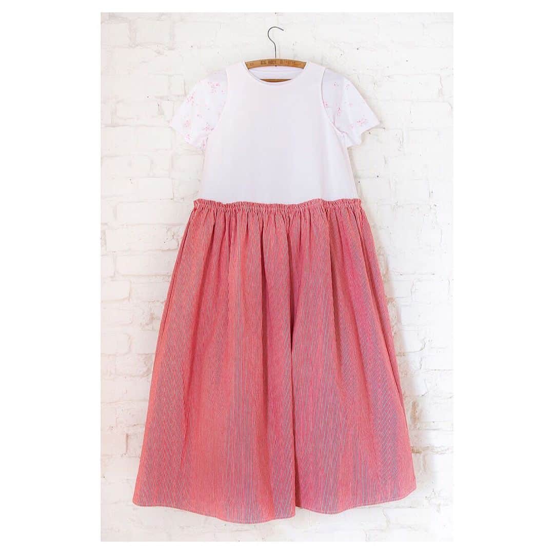キャベジズ&ローゼズのインスタグラム：「The Favourite ❤ The Willie Dress is made from beautiful British Cotton drill. Wear with nothing on hot days and layered with a light knit when the temperature dips #summerstyles #cottondrill #britishfabric #consciousfashion #madeinlondon #reddress #summerfashion2019 #slowfashion #cabbagesandroses #cabbagesandrosesfashion @christina_strutt @cabbagesandroses_shop 👆Link In Bio👆」