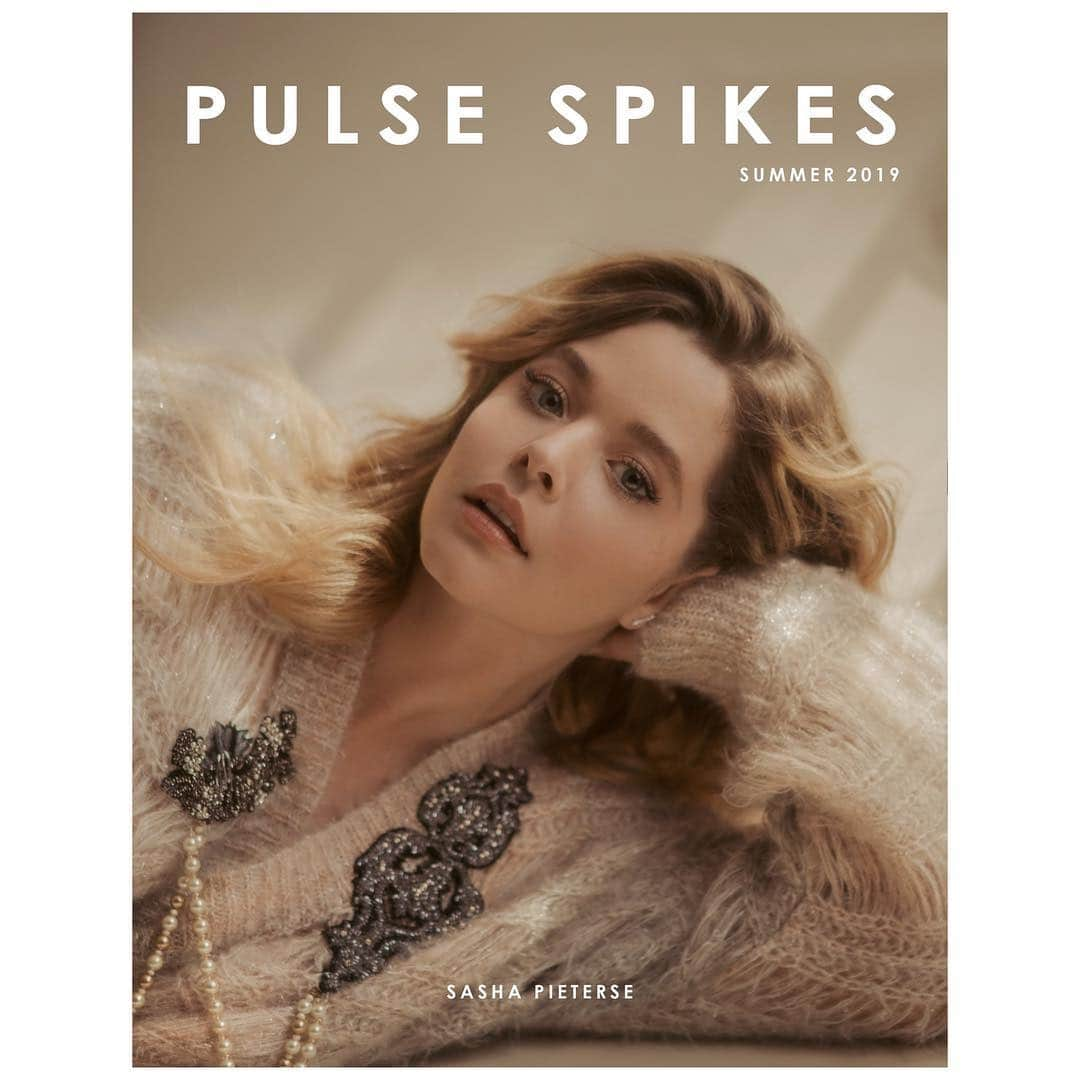 サーシャ・ピーターズさんのインスタグラム写真 - (サーシャ・ピーターズInstagram)「Had a glorious time shooting with @pulsespikes magazine 💖  thank you to the team that made me look presentable 😘」7月28日 4時16分 - sashapieterse