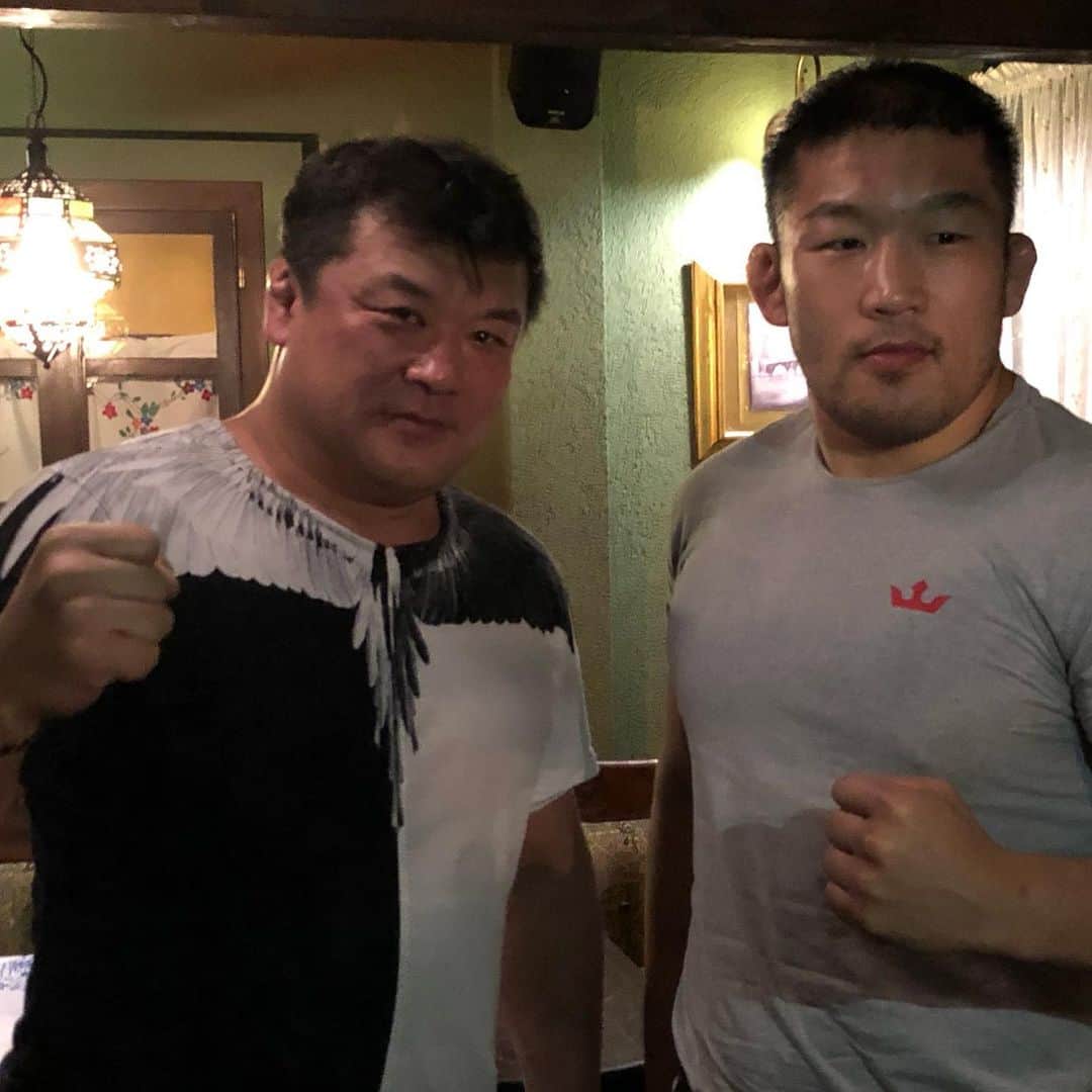 吉田秀彦のインスタグラム：「石井  慧とクロアチアで食事をしました。」