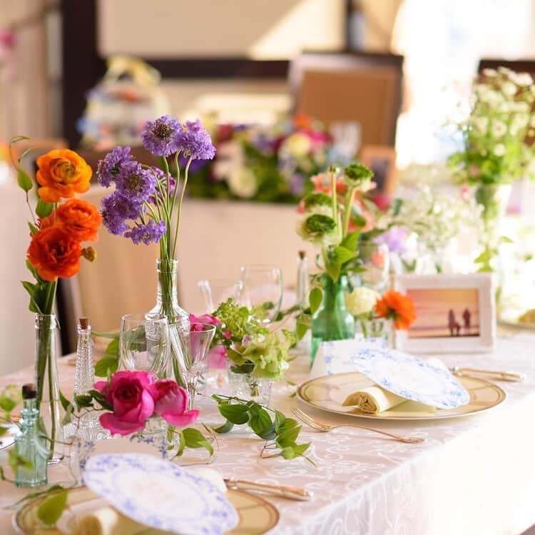 ホテルモントレウェディング【公式】 のインスタグラム：「♥ ￣￣￣￣￣￣￣￣￣￣ @hotelmontereyyokohama.bridal をフォローして 『 #モントレ花嫁 』『 #ホテルモントレ横浜 』の タグをつけて投稿してくださいね＊*. . 7/28総合ブライダルフェア開催 イサムモリタ新作ドレスが✨ . . ◆ホテルモントレ公式HPはこちら* ‪https://www.monterey-wedding.jp‬ . #モントレ #モントレ花婿 #dressy花嫁 #プレ花嫁 #marry花嫁 #卒花 #marryxoxo #wedding #weddingceremony #weddingreception #weddingparty #weddingdress #dress #flower #yokohama #日本中のプレ花嫁さんと繋がりたい #結婚式 #パーティー #披露宴 #ホテルウェディング #ウェディングドレス #横浜#モントレ横浜  #みなとみらい#令和婚  #ブライダルフェア」