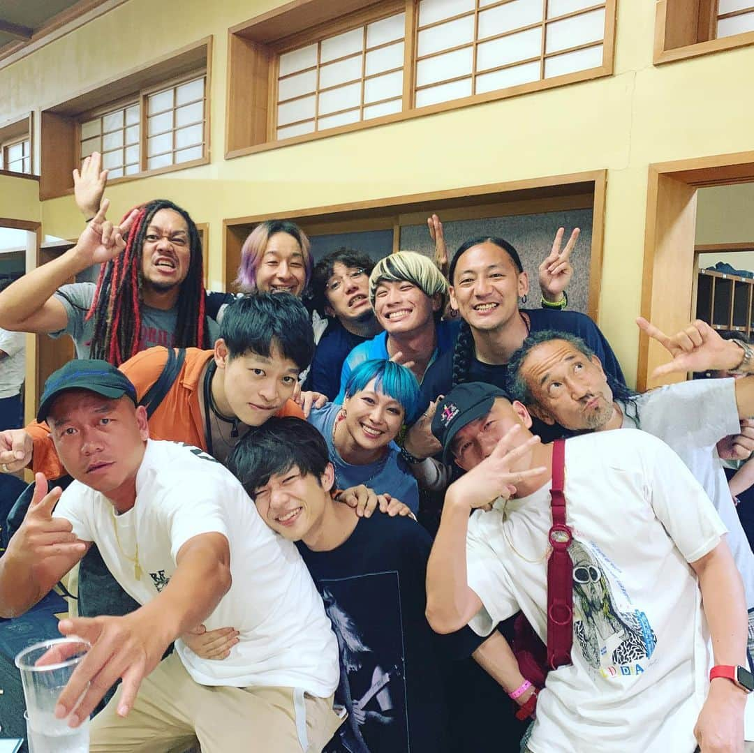 mastasimonさんのインスタグラム写真 - (mastasimonInstagram)「Chilling with the Rock Stars !  世界で1番危ない男鹿フェスの打ち上げ！今年もありがとう！  #男鹿フェス #危ない打ち上げ #スカパラ #ホルモン #heysmith #キュウソネコカミ #oralcigarettes #山嵐 #鬼 #mightycrown」7月28日 15時54分 - mastasimon