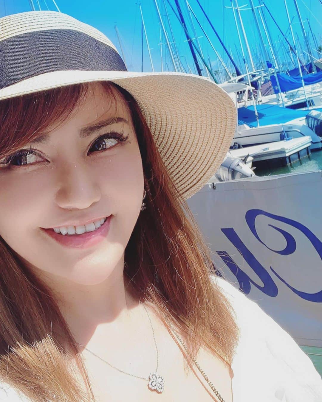 selfieneのインスタグラム：「今回のハワイ旅行は﻿ #投資家 さんとのお打合せと﻿ ﻿ #ヨット仲間 が#トランスパック という﻿ #太平洋横断ヨットレース に参加したので﻿ そのお迎えに﻿ ﻿ #聞けば聞くほど #過酷な8日間 だったようだ﻿ ﻿ 100艇近い参加艇の中で、﻿ 20位という結果は素晴らしいと思う！﻿ ﻿ 乗員全員が無事でレースを楽しめたようで﻿ 本当に良かったです❣️﻿ ﻿ オーナーも船もクルーの皆様も素晴らしい﻿ #お疲れ様でした 😀﻿ ﻿ ﻿ #シーマンシップ ﻿ #ヨットレース ﻿ #海外旅行 ﻿ #海外旅行好きな人と繋がりたい ﻿ ﻿ ﻿ ⭐️男女共海外ライフを手に入れたい方は﻿ こちらからLINEに登録してね⭐️﻿ ↓↓↓﻿ @marigram_uu_」