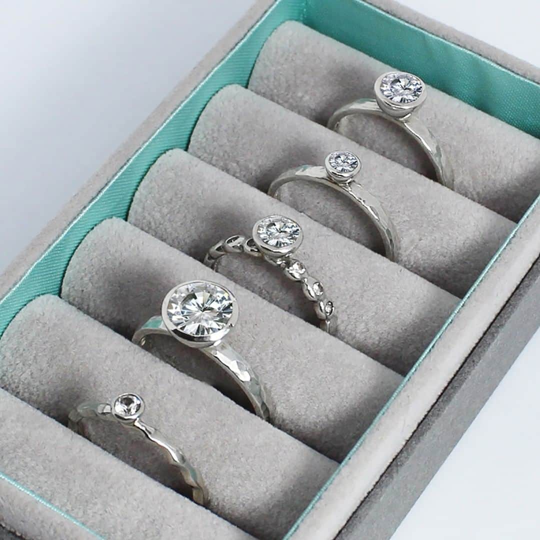 のインスタグラム：「Subtle or sparkle all the way? Create your own look with our Twinkle Stacking Rings! . . #Sparkle #Shimmer #Shine #WhiteTopaz #WhiteSapphire #StackingRings #Rings #Silver #Handmade #MadeInLondon #Jewellery #Jewelry #DowerAndHall」
