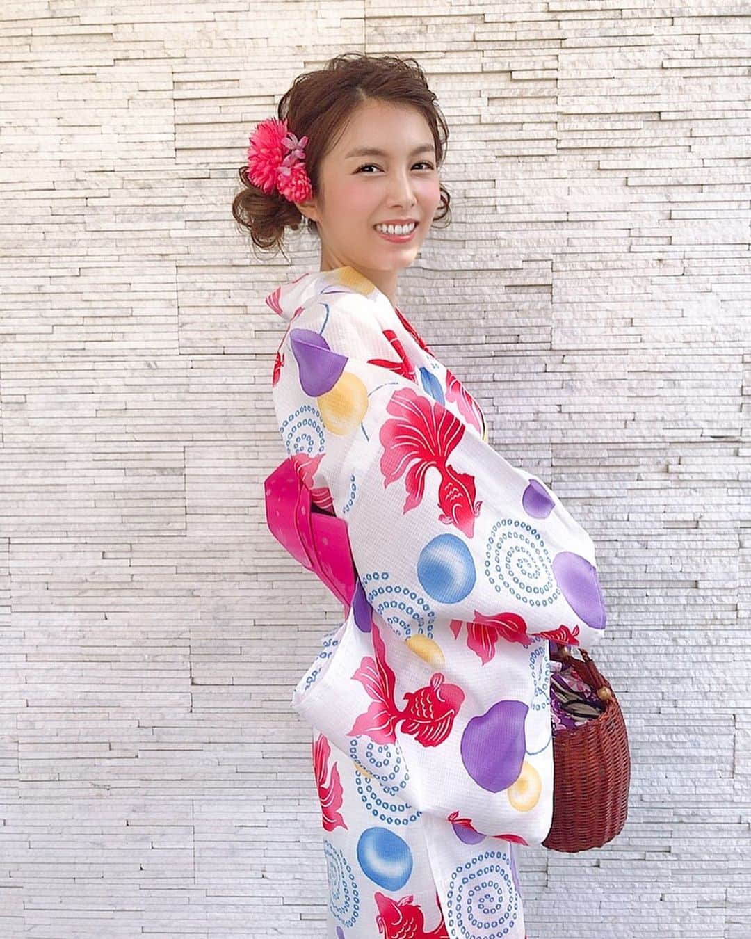 麻衣愛のインスタグラム：「夏、浴衣。。。💕 浴衣の時はこのヘアスタイルが好き😋👍 #浴衣 #浴衣ヘアアレンジ  #浴衣ヘア #浴衣女子 #夏 #花火大会 #行きたい #ツインテールアレンジ #ヘアアレンジ #hairstyles #hairarrange #hairset」