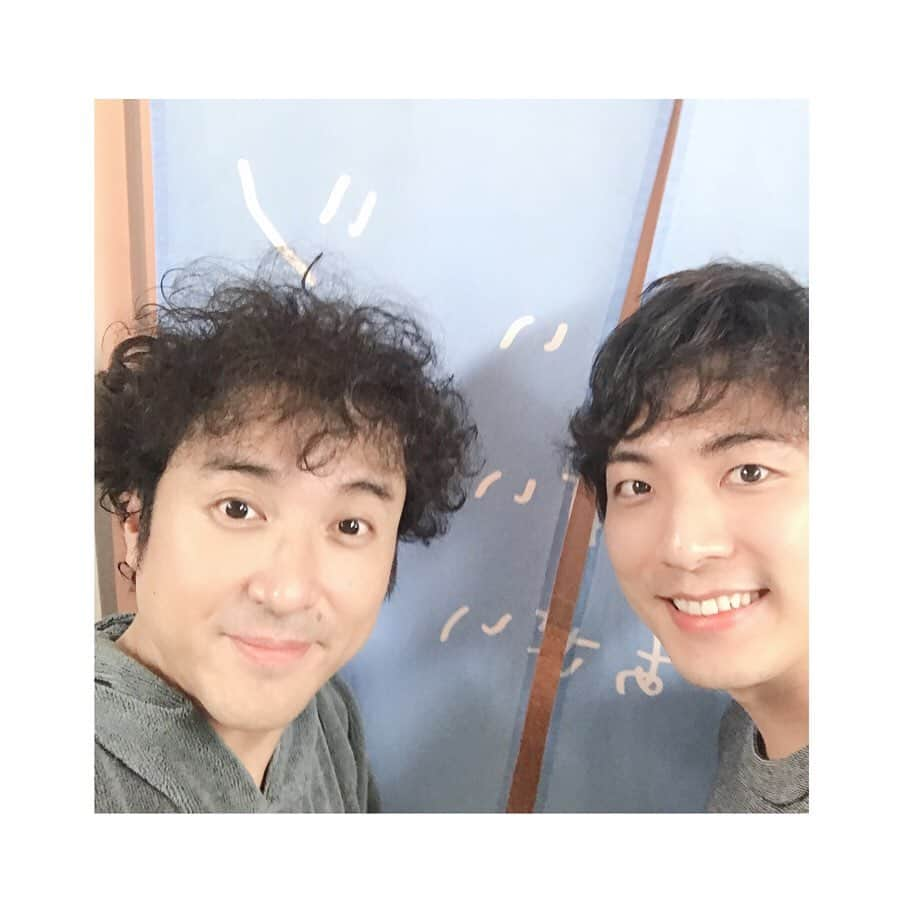 上山竜治さんのインスタグラム写真 - (上山竜治Instagram)「『恋のヴェネチア協奏曲』(かんげ記) 小劇場で暴れていた時代に出会ったムロさん。昔から優しく、人に"愛される"天才が、お客さんみんなを一つにしていて、魅力が爆発してました。そして、敬愛なる池谷のぶえさんも、凄すぎる。人間力と技術を兼ね揃えた大先輩方の職人技を拝見させていただき、幸福至極!!福田ワールドを堪能。ご馳走様でした。  #先日観た #恋のヴェネチア狂騒曲 #ムロツヨシ #池谷のぶえ #上山竜治  #かんげ記」7月28日 16時25分 - kamiyama_ryuji_0910