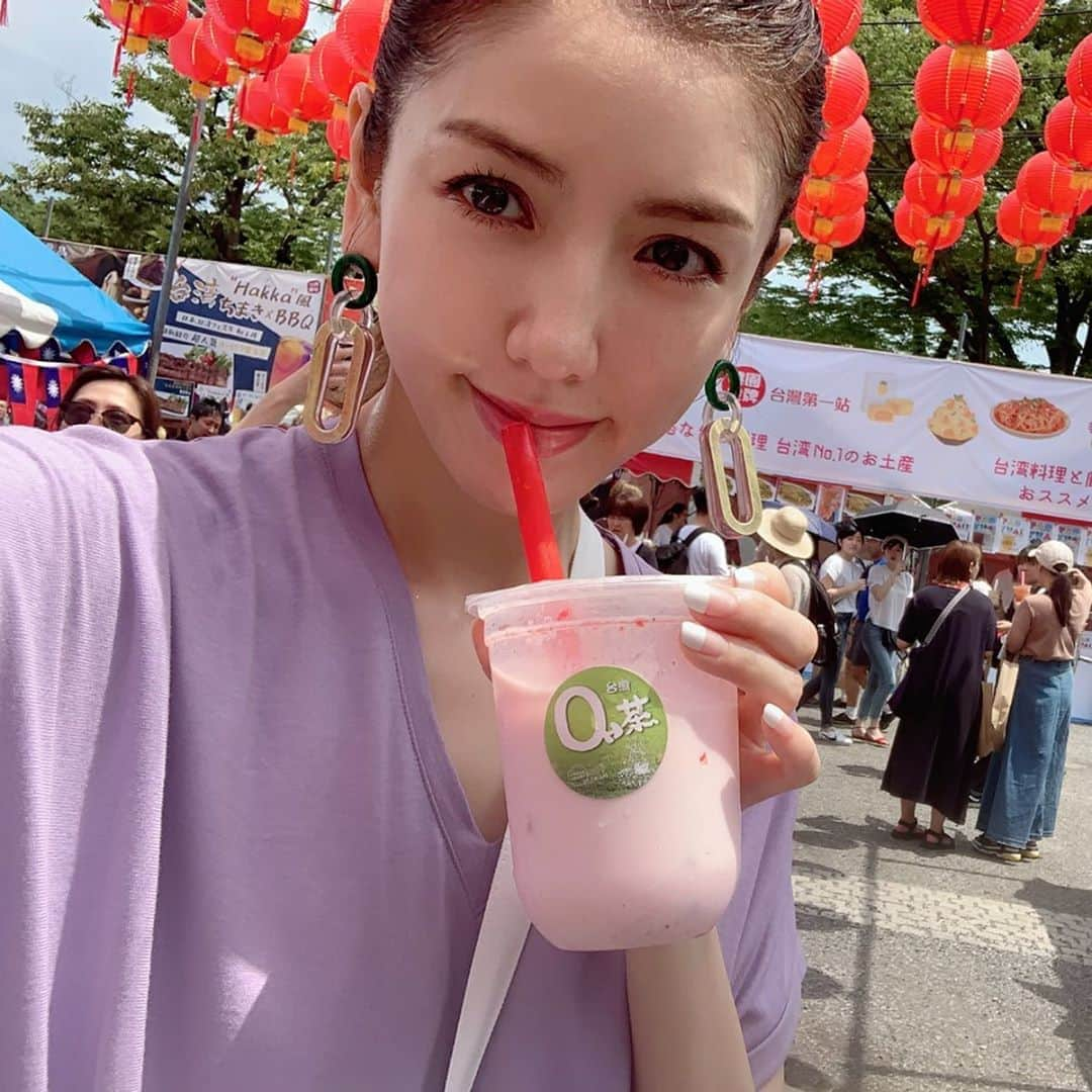 美香さんのインスタグラム写真 - (美香Instagram)「楽しみにしていた台湾フェスタ🧡💚💛 お目当てのタピオカ屋さんは大行列すぎて断念しましたが、牛肉麺やタロイモスイーツはそんなに並ばずに買えてツイていました！ 暑かったけれど息子も喜んでいたしとっても楽しかったです！  台湾！また行きたいなぁ💗💗💗💗💗💗 #台湾フェスタ #代々木公園 都内で牛肉麺とタロイモスイーツが美味しい台湾料理のお店 ありませんか？教えてください🙏🧡 #牛肉麺 #タロイモ団子」7月28日 16時29分 - mikaofficial99