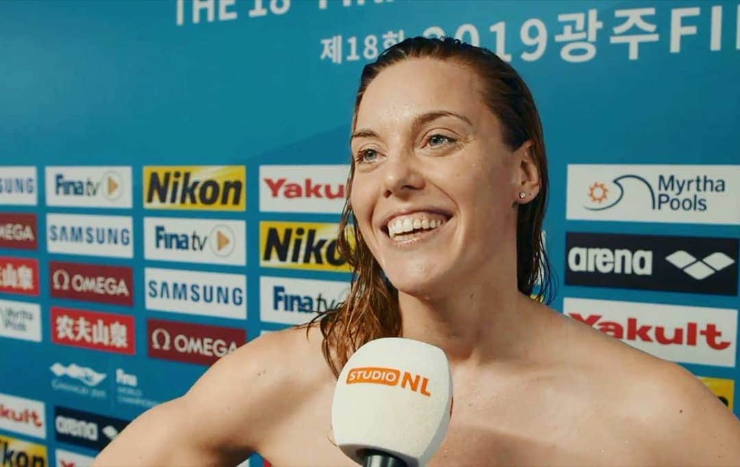 フェムケ・ヘームスケルクのインスタグラム：「This picture pretty much sums up my feeling after this World Championships! 6th in the 100m Free Final, QT for the Olympics in the 100m & 50m Free and Qualified all our 4x100 Relays for Tokyo! 🙏💪 I have enjoyed it so much, and in the end that's what it really is all about. 💙 . . . #Gwangju2019 #DoWhatYouLove #TeamNL」