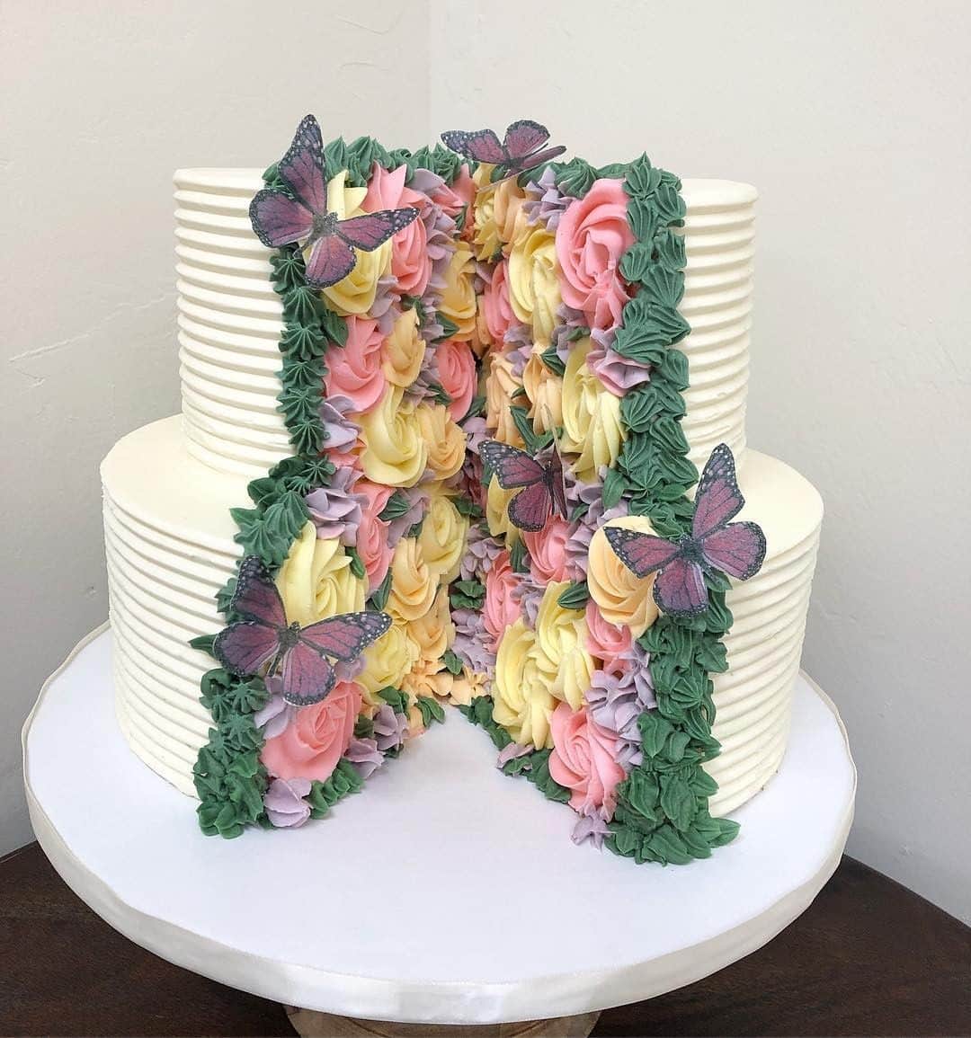 2.8 Milllon CAKESTERS!さんのインスタグラム写真 - (2.8 Milllon CAKESTERS!Instagram)「😋😍😍⁠ -⁠ Credit: @laketahoecakes⁠ .⁠ ⁠ ⁠ #cakes #cake #cakedecorating #chocolate #birthdaycake #cakesofinstagram #cupcakes #food #cakestagram #foodporn #instacake #dessert #bakery #baking #cakedesign #instafood #love #sweet #birthday #pastry #cakeart #yummy #cookies #delicious #chocolatecake #sweets #desserts #foodie #homemade」7月28日 8時00分 - cakeguide