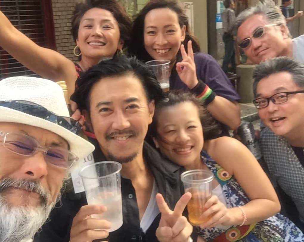 水谷あつしさんのインスタグラム写真 - (水谷あつしInstagram)「温かい誕生日のメッセージをありがとうございました😊﻿ 今年もinstagramでの皆様との出会いに感謝。﻿ 令和元年7月26日(金) 温かい気持ちで一日送る事が出来ました。﻿ ﻿ 昨日は横浜関内、吉田町へ。﻿ ハマ飲み仲間と［吉田町じゅうビアガーデン］に今年も参加。﻿ ﻿ 親父バンドのライブと何故かポールダンスのコラボ??を今年も飲みながら早い時間からワイワイ。﻿ ﻿ ハマ飲み先輩達は今年も元気です。﻿ ﻿ 今年も新しいお友達の出会いがありました。﻿ よろしくお願いします🤲﻿ ﻿ 2次会は同級生のハマ飲み番長ひろしとすーけんらで銀だこ飲み。﻿ からの、﻿ 3次会は、THE BAR TENMARへ﻿ すーけんの高校時代の先生が営むお店。﻿ ビルの屋上にあります。﻿ モヒート美味しかった。﻿ ﻿ あー酔ったー。あー楽しかった。﻿ ハマ飲み最高！﻿ ﻿ #吉田町じゅうビアガーデン#関内#銀だこ#thebartenmar」7月28日 8時10分 - achao726