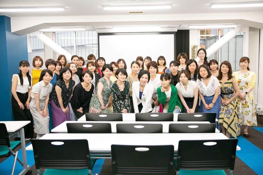 鷹村アオイのインスタグラム：「. 宮崎泰子 @yasuko.miyazaki333 さんと女性の美の講演、 LABセミナーを開催させていただきました！ . ご参加してくださった方々 ありがとうございました✨ . 告知から2週間ちょっと、 月曜開催にもかかわらず 満席御礼🈵ありがとうございます！ . 少しでも前向きになれたら嬉しいです✨ . 泰子ちゃん、お誘いありがとうございました！ . #バストアップ #labセミナー #外見と内面の美の底上げ #アオイトレ #自己肯定感 #自己肯定感を高める #女性セミナー」