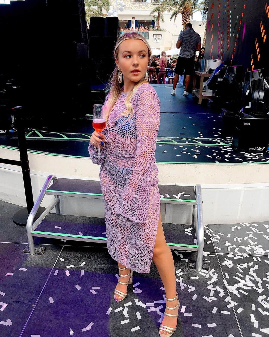トーリ・ウェブスターのインスタグラム：「actually, I always knew my presence was meant for the Vegas stage 👯‍♀️👙💦 obviously, wearing @revolve」