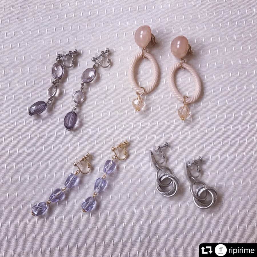 睦のインスタグラム：「私が作る リメイクアクセサリー @ripirime 。  イヤリングの新作を。  イヤリングでも、 長めが欲しいとの リクエストに お応えして。  #シルバー  #ダスティピンク  #dustypink  #透明  #gold  #silver  #紫  #パープル  #purple  #アメジスト みたい #ゴールド  #earings  #earing  #イヤリング  #ripirime #リピリメ  #handmade #ハンドメイド  #accessories #accessory #アクセサリー #リメイク #remake  #一点物 #onlyone #onlyyou  #生まれ変わる  #新しく生まれ変わる  #reborn」
