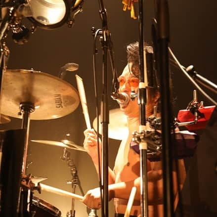 人間椅子さんのインスタグラム写真 - (人間椅子Instagram)「#livephoto #tourfinal #drums #drummer #drumvocal #sabian #兄貴 #アニキ #ドラムボーカル #ドラマー #ツアーファイナルお疲れ様でした #スリピースバンド」7月28日 8時56分 - ningen_isu