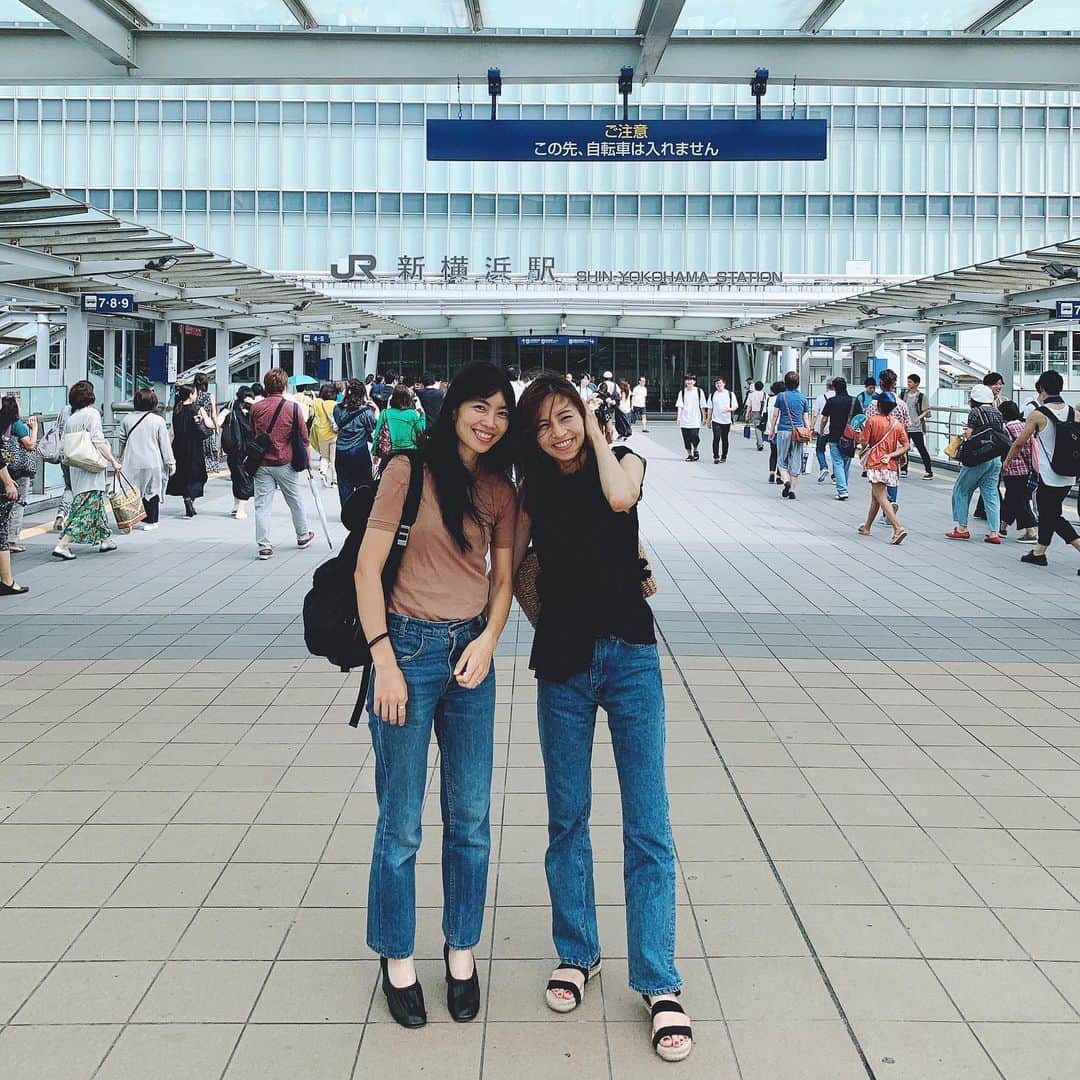 のインスタグラム：「仲良しとよちゃんと、高橋大輔さん主演の、「氷艶」を見に行って来ました❤️ 生でアイススケートを見たのも初めてだし、揺れるステキな衣装や、皆さんの表現力の素晴らしさに、終始感動しました😭✨✨ 高橋さん素敵でした⭐️✨ 帰りに暑すぎて、threetwinsのアイスクリームを😍 まだまだ余韻に浸りたい。。。 . . . #instagood #氷艶 #iceskate #beautiful #threetwins #thanks」
