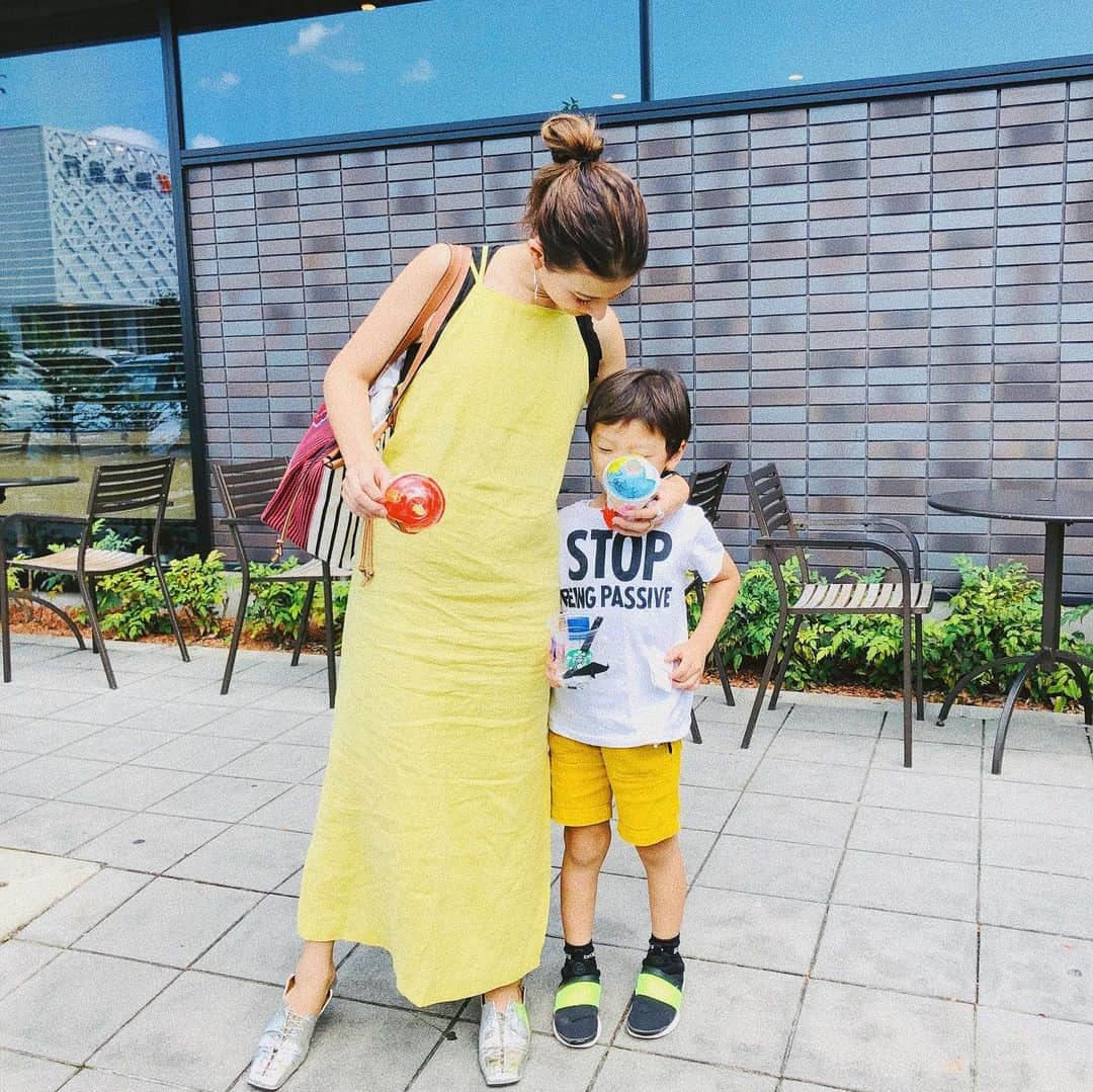 スザンヌさんのインスタグラム写真 - (スザンヌInstagram)「昨日の真夏日コーデ🌻﻿ 息子のパンツとイエローでリンク﻿ ﻿ わたち @gowasuchiyan も﻿ 黄色だったわよ💛﻿ ﻿ ﻿ 私服はタグと﻿ #wear更新しました」7月28日 9時19分 - suzanneeee1028