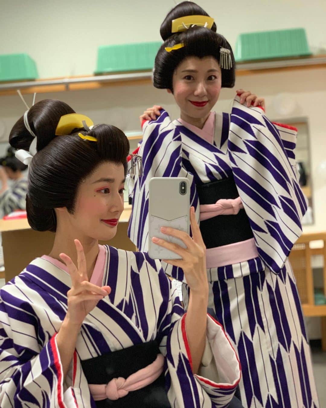 高嶋香帆のインスタグラム：「おはよう🌞 今日は新歌舞伎座、最終日！ ５公演あっという間でした😵✨✨ . 自分の生まれ育った土地で、志村一座として、舞台に立てる事 心から感謝しております😢💓 . 見にこられる皆様、楽しんで行ってください✨ . 写真はゆまちん👶💓 @yuma_asami0324  舞台の右も左もわからない、新人３人に沢山の事を教えて頂きました🙇‍♀️ 可愛く優しい先輩です☺️💓」