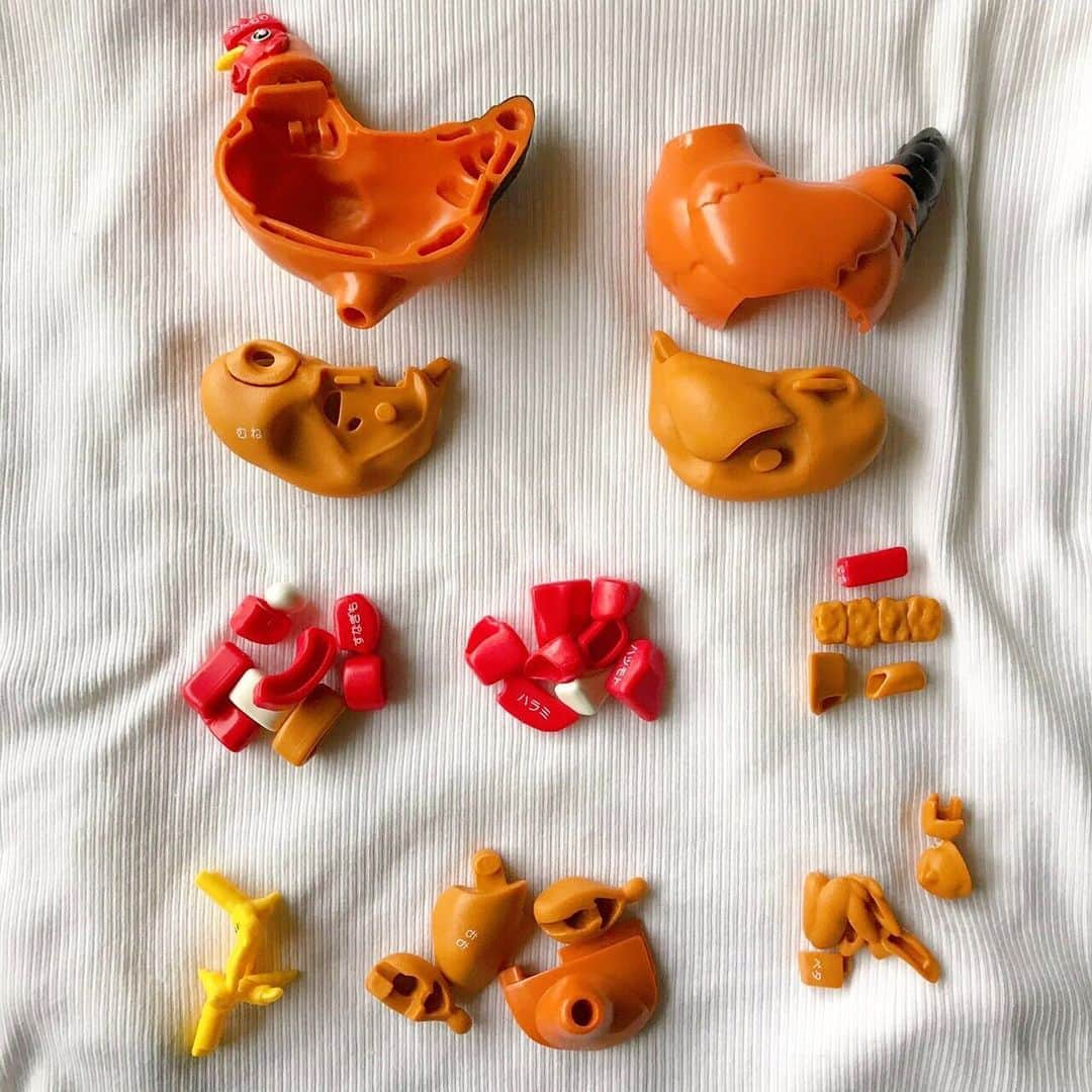 amiさんのインスタグラム写真 - (amiInstagram)「． I made chicken food ． 先日、ランチにチキンのバター 煮込みを作りました☺️♥️ ． 鶏肉料理って 何を作っても本当 美味しいですよね♡ ． 2枚目は焼き鳥パズル🍗です♡ ． 鶏の部位に見立てたばらばらの パーツを組み立てて鶏を1羽完成させる パズルで、パズルを通して鶏の部位が わかるようになるというもの♥️ ． こんなパズル、初めてなので 息子ちゃんと楽しみながら 遊んでいます♡ ． いろんな部位があるんだなぁ〜 も勉強にもなりました♡ ． 楽しいのでやってみてね🙌💕 ． ． #PR#焼き鳥パズル#焼き鳥#やきとり#kaitaipuzzle#メガハウス#鶏肉#鶏肉料理#バター煮込み#チキンレシピ#ワンプレート#おうちごはん#おうちカフェ#花のある幸せごはん ． ．」7月28日 9時25分 - amikuma1219