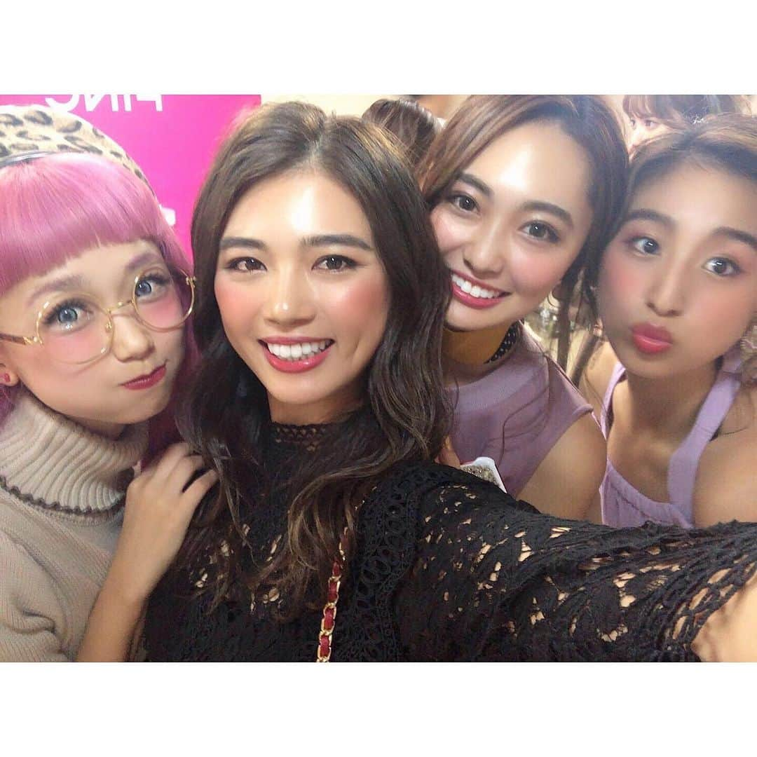 坪井ミサトさんのインスタグラム写真 - (坪井ミサトInstagram)「. . 「シブスタ」 ありがとうございました🙇‍♀️✨ 衣装はいつも撮影でお世話になっている @roomys_official さん💖 黒のトップスとっても可愛かった🤤 . 久々のランウェイ 楽しすぎました〜💖 可愛いみんなにも会えて嬉しかった🥰 . . #シブスタ #ランウェイ #fashion #ファッションショー #roomys #恵比寿 #fitness #fitnessgirl #野球 #野球女子 #run #running」7月28日 9時35分 - misato1030