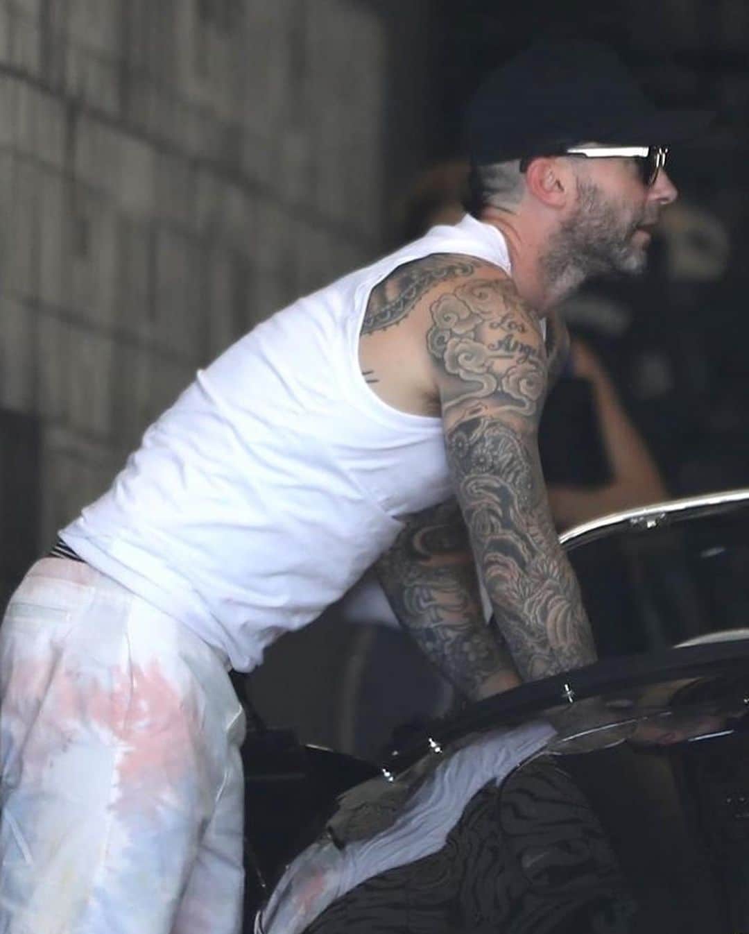 Just Jaredさんのインスタグラム写真 - (Just JaredInstagram)「@adamlevine hits the gym with pal @charlieputh for an afternoon workout! #AdamLevine #CharliePuth Photos: Backgrid」7月28日 9時41分 - justjared