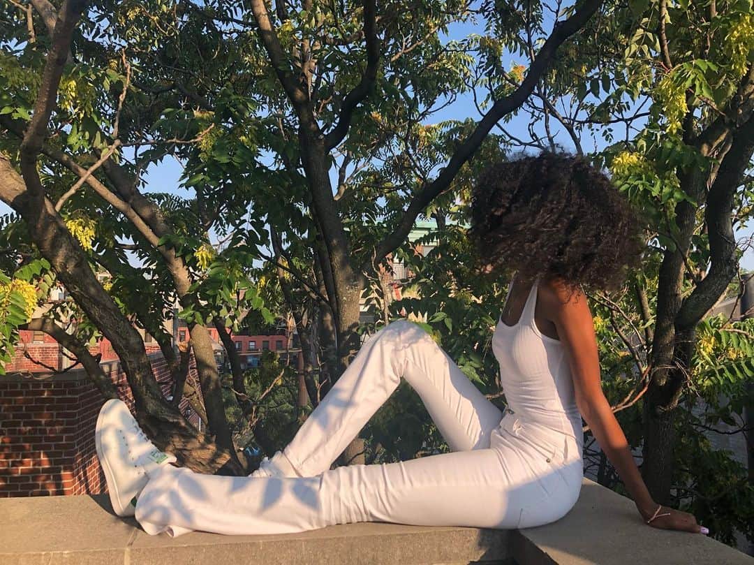 グレースマハリーさんのインスタグラム写真 - (グレースマハリーInstagram)「My take on the hot curl summer 〰️」7月28日 9時42分 - gracemahary