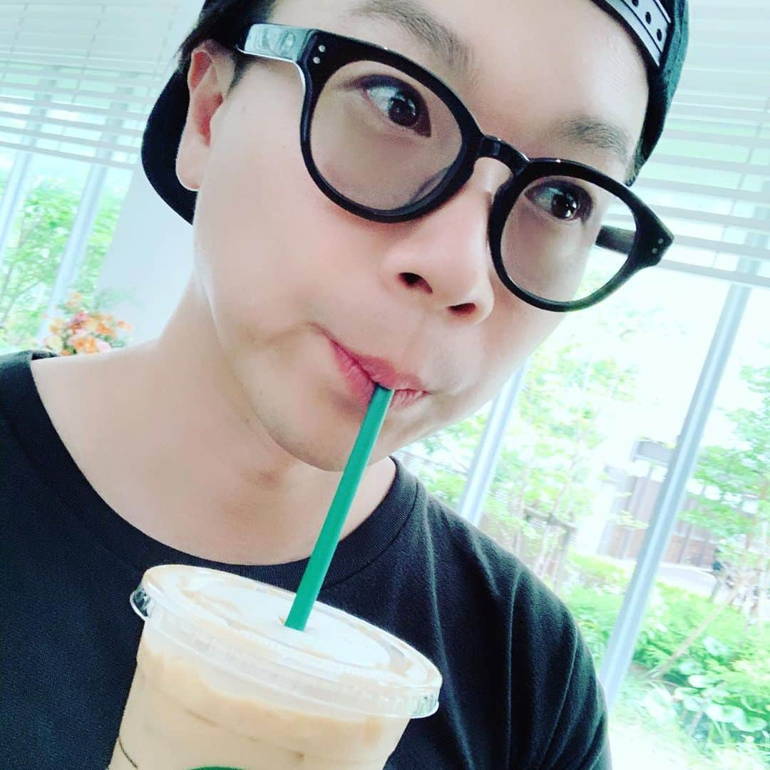 仁田宏和さんのインスタグラム写真 - (仁田宏和Instagram)「#朝 #スタバ #starbucks #create #music #nice #shot #tour #honeycometokyo」7月28日 10時10分 - nitty0311