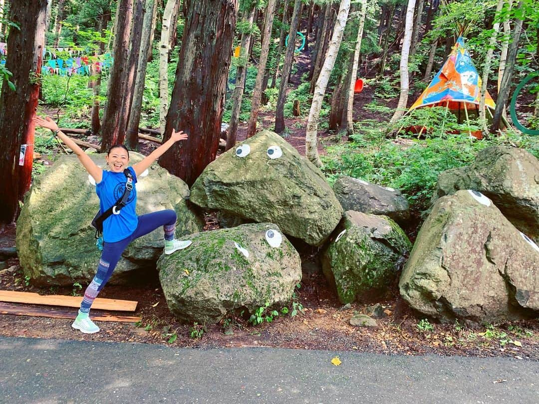 高松いくさんのインスタグラム写真 - (高松いくInstagram)「🏔FUJI ROCK 2019 🤙  #tshirt : #TOKYOHEMPCONNECTION  @originaltokyohempconnection  #shoulderbag : @chrome_japan  #shoes : @keen_japan  #leggings : @prana_jp  #fujirock 2019」7月28日 10時19分 - iku_takamatsu_trip_sup_yoga